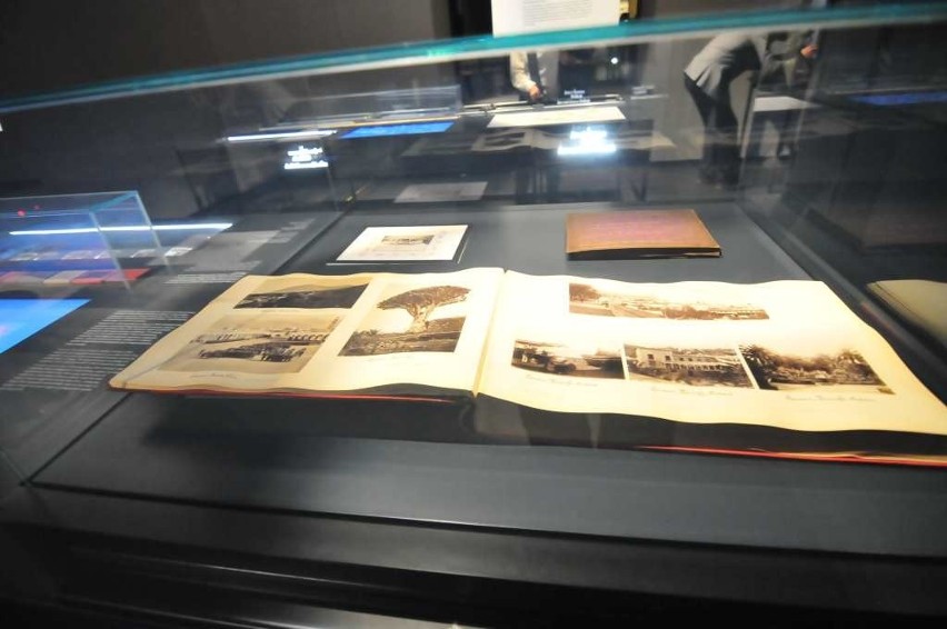 Jubileusz 35-lecia Muzeum Fotografii i pierwsza wystawa stała w nowej siedzibie. Wreszcie można zobaczyć  "Co robi zdjęcie" 