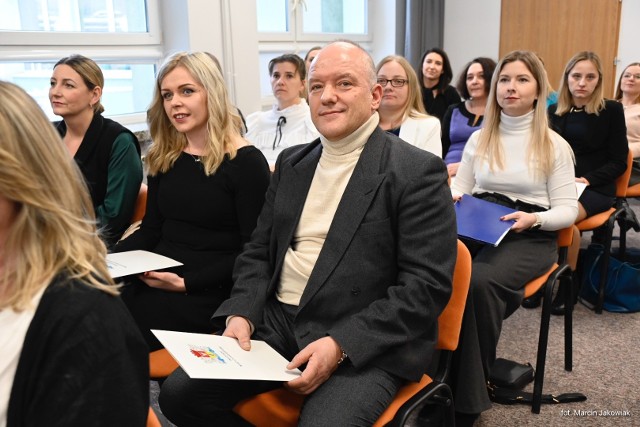 W środę 36 nauczycieli z białostockich placówek oświatowych otrzymało akty mianowania