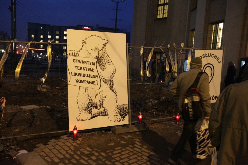 Protest zwiazkowców górniczych pod Teatrem Śląskim