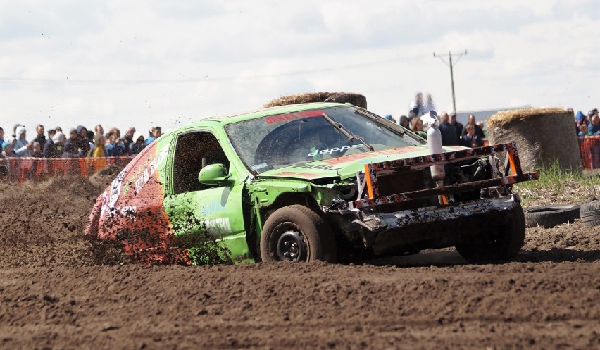 W Słońsku pod Inowrocławiem odbyła się impreza IV Wrak Race,...