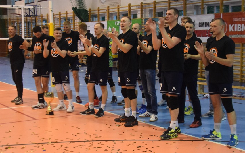 Rodzinna Akademia Sportu 6 Szydłowiec awansowała do trzeciej ligi siatkarzy (Zobacz zdjęcia z meczu)