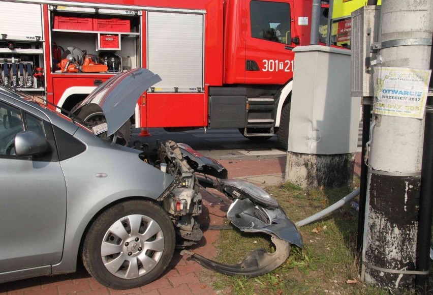Wypadek w Kielcach. Kobieta wjechała na czerwonym?