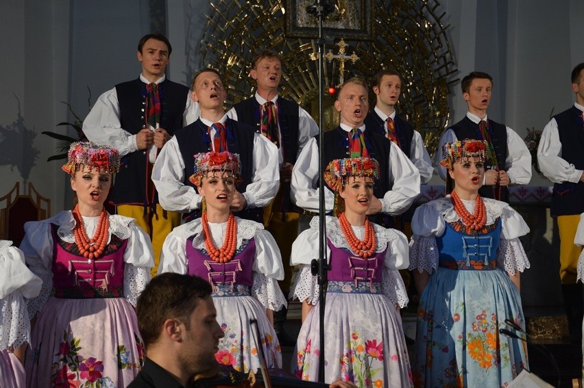 Koncert pieśni „Bogurodzica” ku czci Matki Boskiej w konkatedrze w wykonaniu „Śląska” [WIDEO, zdjęcia]