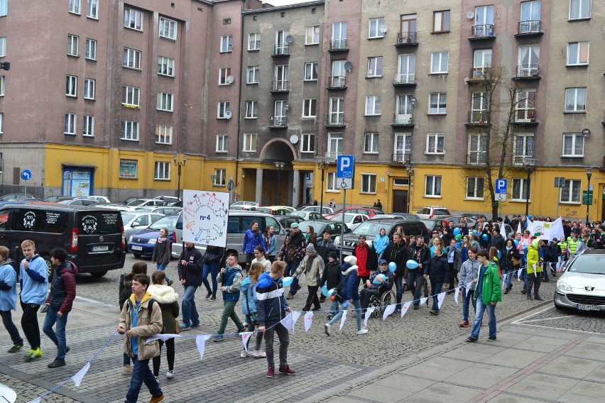 Sosnowiec: ulicami miasta przeszedł Błękitny Marsz [ZDJĘCIA]