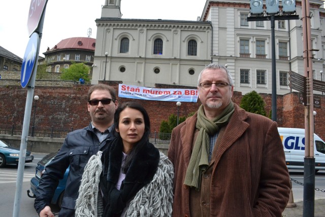 Jarosław Zięba, Małgorzata Zarębska i Janusz Okrzesik zainicjowali akcję zbierania podpisów pod petycją do radnych