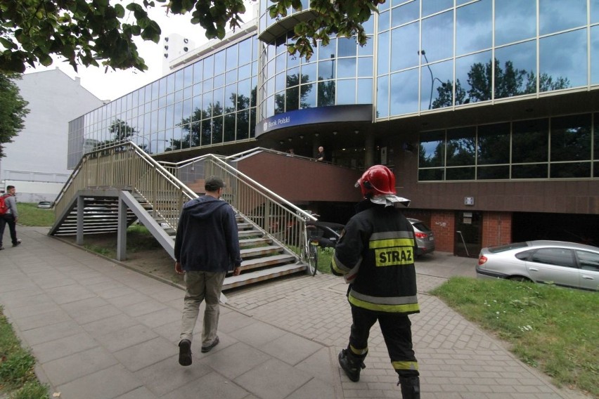 Ewakuacja banku we Wrocławiu. Podejrzany pakunek