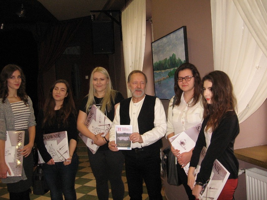 Uczestniczki pleneru: od lewej:Weronika Filipek,Zuzanna...