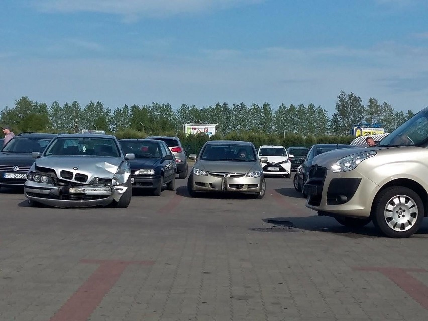 Dziś (12.05) na parkingu hipermarketu Auchan doszło do...