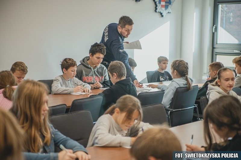 Uczniowie z powiatu sandomierskiego stanęli do konkursu „Bezpieczeństwo na piątkę”. Zobacz zdjęcia 