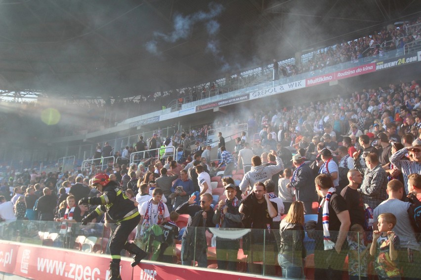 1.10.2017. Derby Górnik - Piast 1:0. W 79. minucie bramkarz...