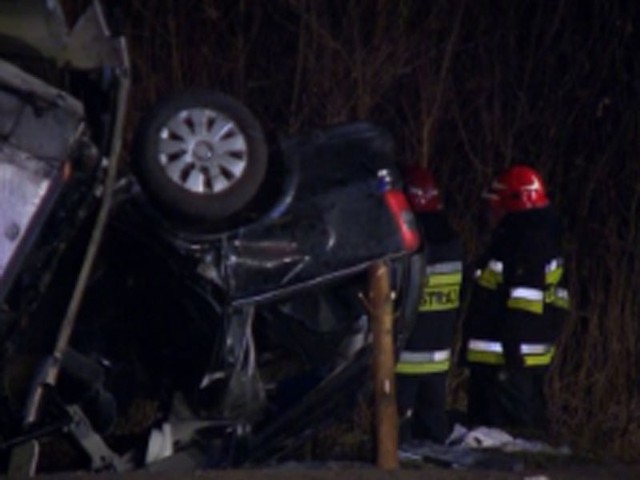 Wola Ducka (woj. mazowieckie). Na trasie lubelskiej, w miejscowości Wola Ducka pod Warszawą, autokar zderzył się z samochodem osobowym. W wypadku zginęły dwie osoby, a 11 jest rannych.