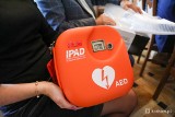 Dziesięć nowych defibrylatorów na ratunek. Będą dostępne przy Rynku, na Wawelu czy w zoo