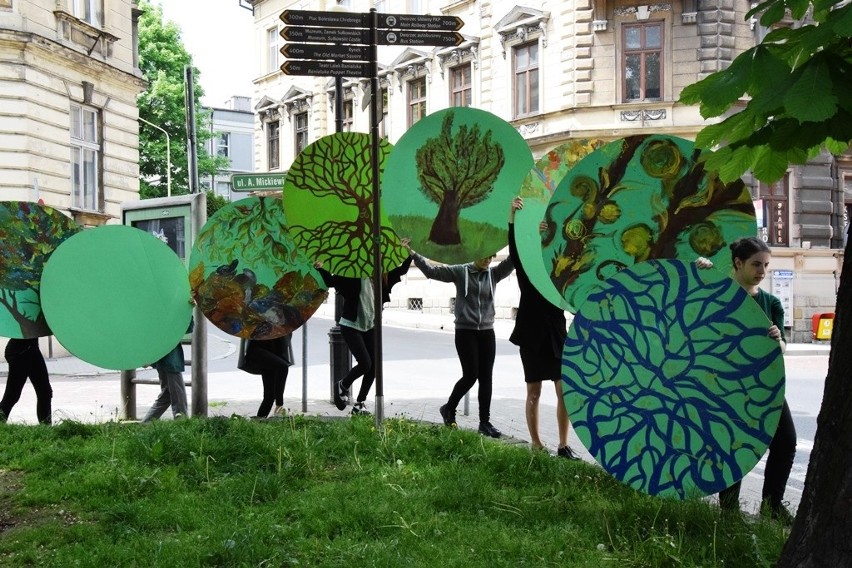 Happening "Pożegnanie drzewa" w Bielsku-Białej