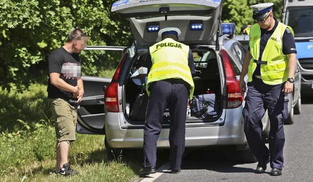 Mężczyzna potrącił dziewczynkę na drodze w kierunku Droszkowa.