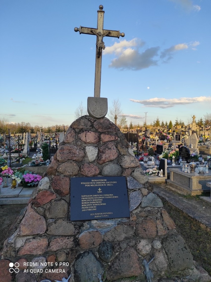 W Smogorzowie pod Przysuchą pomylono nawziska na pomniku poległych powstańców z 1863 roku