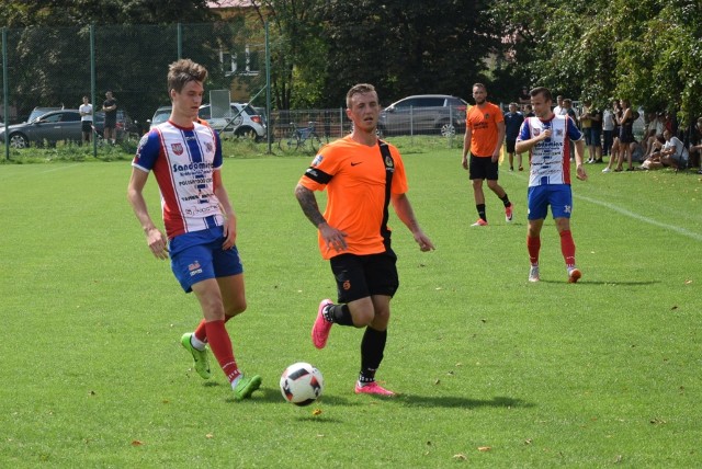 W meczu kontrolnym rozegranym w Ostrowcu KSZO 1929 zremisował z Wisłą Sandomierz 1:1.