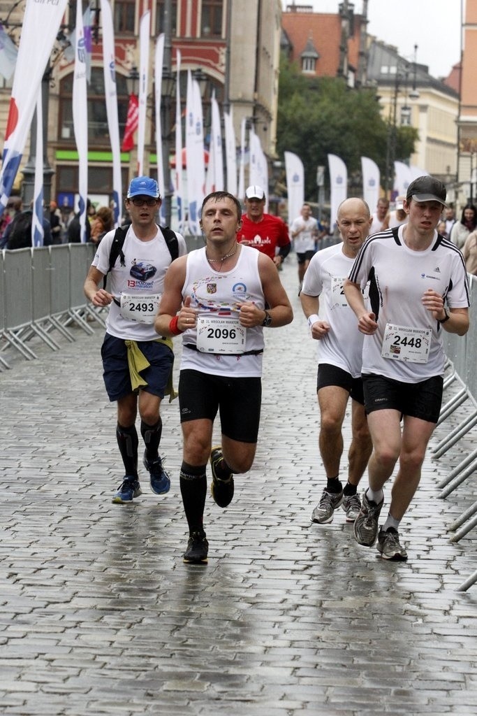 Maraton Wrocław - ZDJĘCIA - zawodnicy z numerami 2001 - 2200