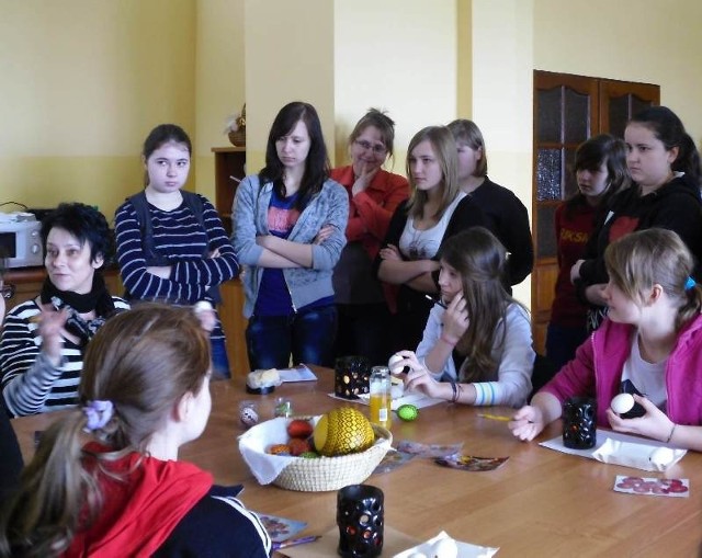 W zajęciach prowadzonych przez Urszulę Sinkowską wzięło udział 20 uczennic Gimnazjum Gminnego im. Zagłębia Miedziowego