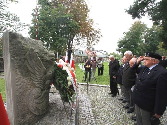 Głównym punktem obchodów 75. rocznicy wybuchu II wojny światowej było składanie kwiatów w Kwaterze Ofiar Września 1939 roku na Cmentarzu Starym przy ulicy Ściegiennego w Kielcach.