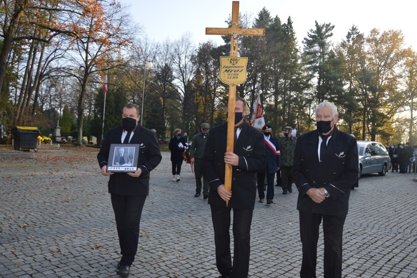 Pogrzeb Eugeniusza Mroza. Bliscy, przyjaciele i znajomi pożegnali dzisiaj w Opolu szkolnego przyjaciela Jana Pawła II