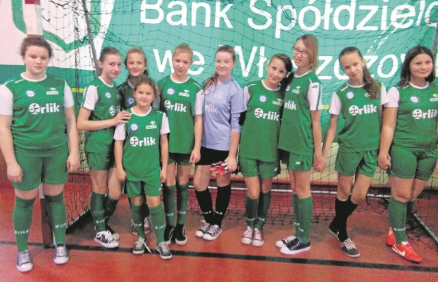 Dziewczęta z Zespołu Placówek Oświatowych z Chlewic zostały mistrzyniami powiatu włoszczowskiego w mini-piłce nożnej.