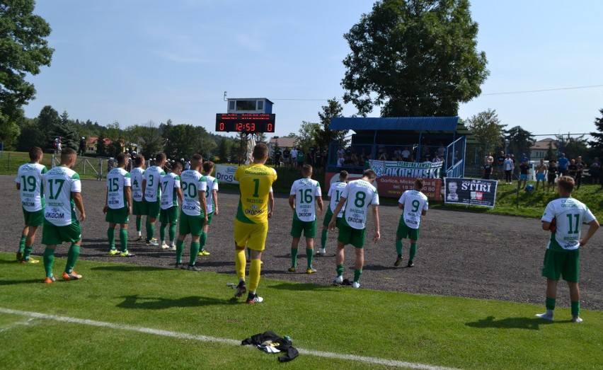 Oprawa kibiców Okocimskiego Brzesko na meczu z Glinikiem Gorlice [zdjęcia] 