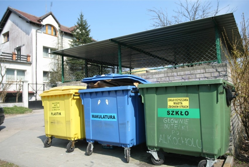 Choć Polacy widzą sens w segregowaniu odpadów (89 proc.), to...