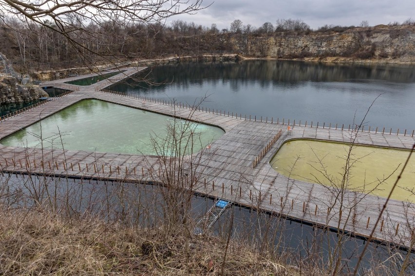 Kraków szykuje się do otwarcia Zakrzówka. Tak ma funkcjonować nowe kąpielisko. Na baseny wejdzie ograniczona liczba osób ZDJĘCIA