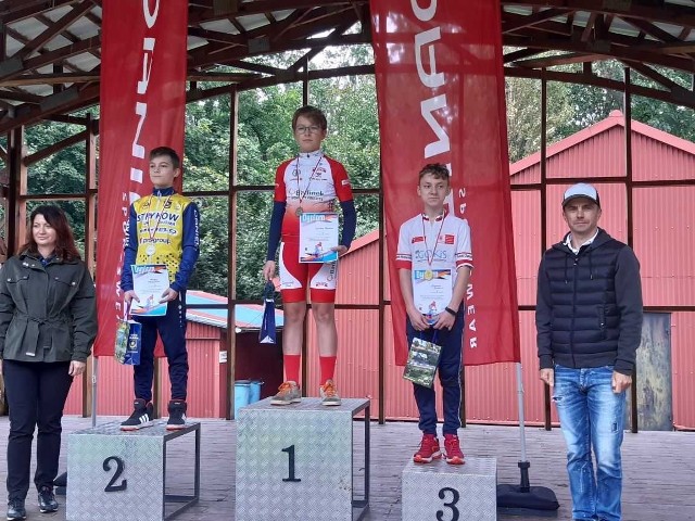 Wojtek Pukowski na najwyższym stopniu podium