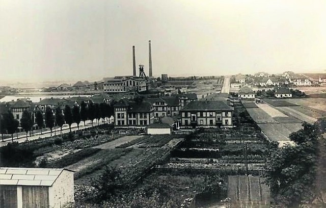 Historyczne zdjęcie z kopalnią Jowisz w Wojkowicach w tle