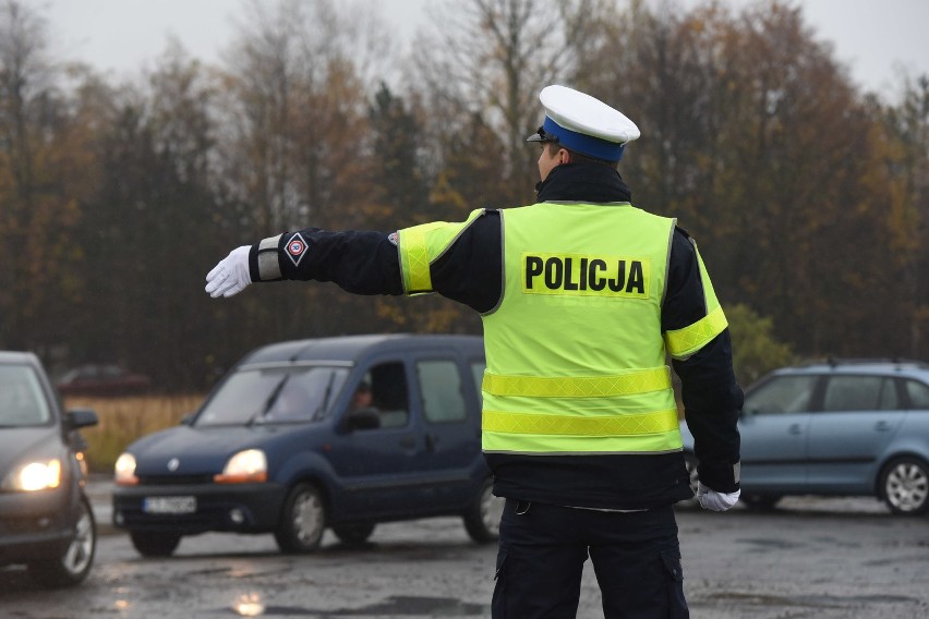 Policja przeprowadziła oględziny na miejscu zdarzenia....