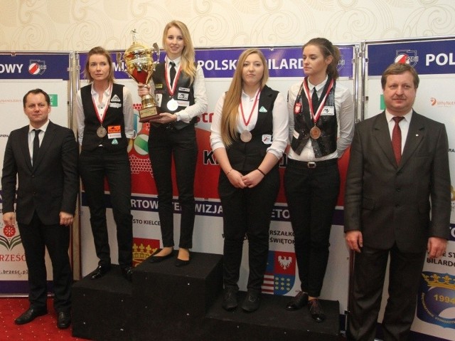 Katarzyna Wesołowska (w środku) na podium mistrzostw Polski. 