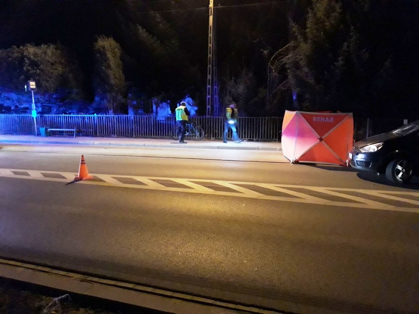 Wypadek w Rzekuniu: zginął rowerzysta. W Nowej Wsi dachował bus