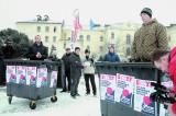 W Bydgoszczy protestowali przeciwko umowom śmieciowym [wideo]