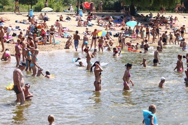 Na terenie gminy Radom miejscem przeznaczonym do kąpieli jest wyłącznie zalew na Borkach. W upalne dni z kąpieli korzystają radomianie, najtłoczniej jest tu w weekendy.