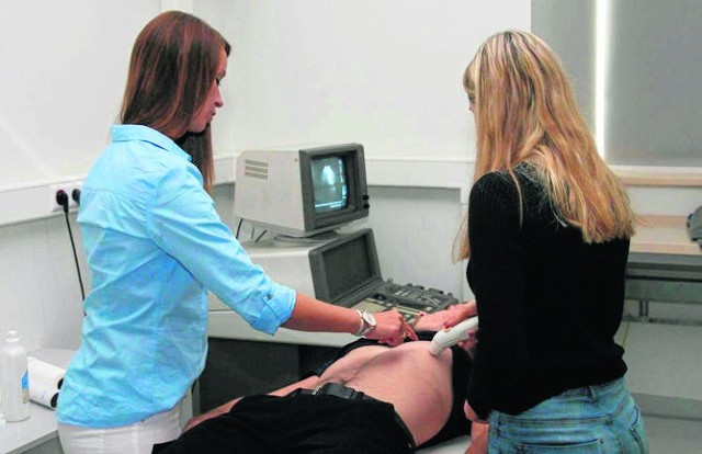 Badanie ultrasonografem kolegi pozwoliło poznać mechanizm prześwietlania wewnętrznych części ciała