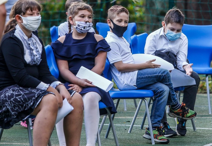 Uczniowie zaczęli szkołę niewiele ponad miesiąc temu....