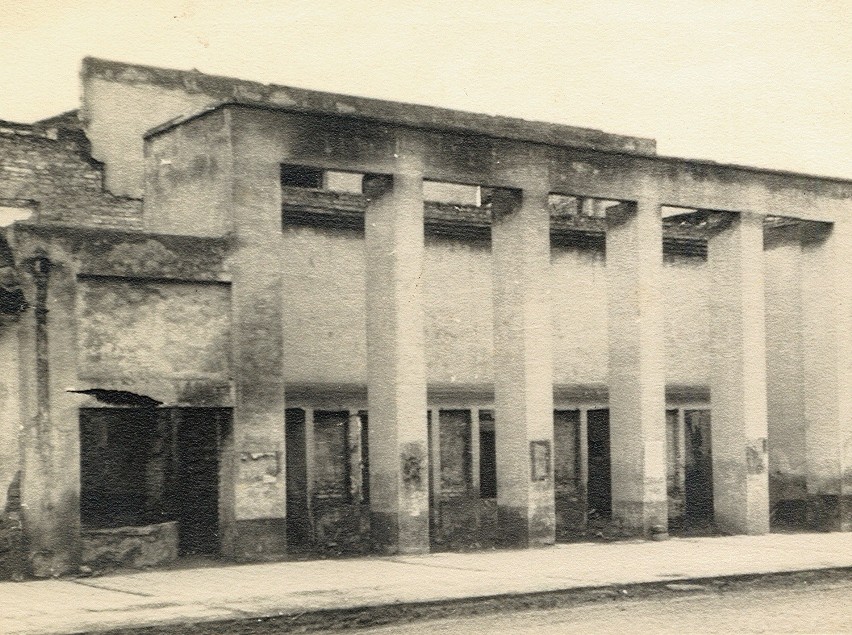 Zrujnowane kino Pan przy Lipowej w Białymstoku w 1945 roku.