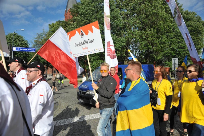 Mistrzostwa Europy w BBQ w Ustce. 30 ekip przemaszerowało ulicami miasta [ZDJĘCIA]