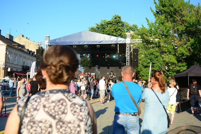 Koncert charytatywny na deptaku w Radomiu. Zbierali pieniądze dla oddziału dziecięcego 