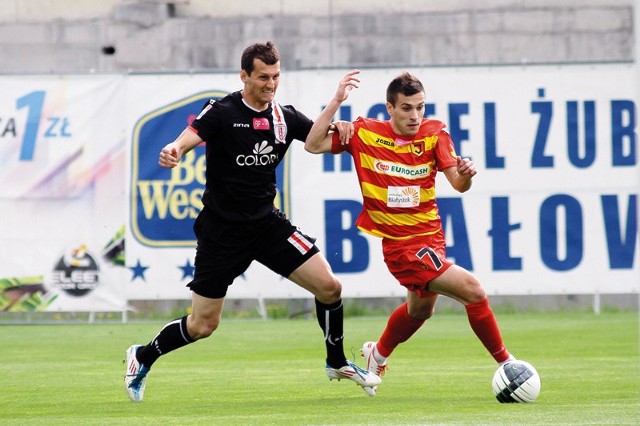 Maciej Makuszewski (z prawej) pokazał się wiosną z bardzo dobrej strony i obecnie jego nazwisko często przewija się w rozmaitych spekulacjach transferowych. Ostatnio głośno mówi się o tureckim Antalyaspor.