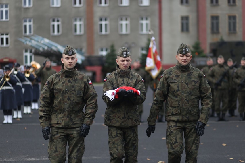 Bytomskie koszary wojskowe otwarte. 34. Śląski Dywizjon...