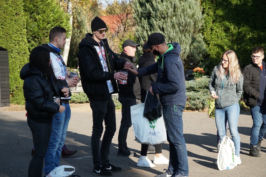 Zbiórki na renowację nagrobków.