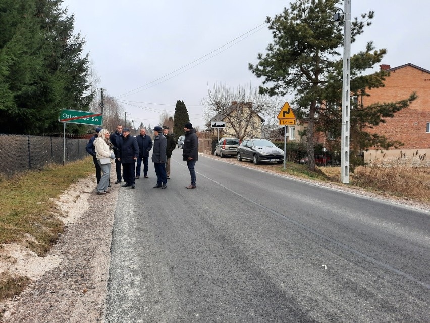 Ulica Chmielowska na terenie gmin Ostrowiec i Bodzechów wyremontowana. Pomogły trzy samorządy (ZDJĘCIA)