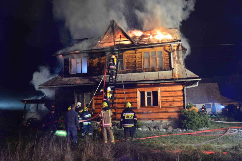 Zakopane. Pożar drewnianego budynku na Klusiach [ZDJĘCIA]