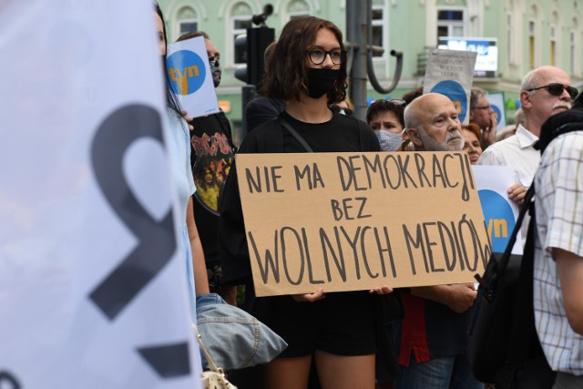 Protest "Wolne Media - Wolni Ludzie - Wolna Polska" w CzęstochowieZobacz kolejne zdjęcia. Przesuwaj zdjęcia w prawo - naciśnij strzałkę lub przycisk NASTĘPNE