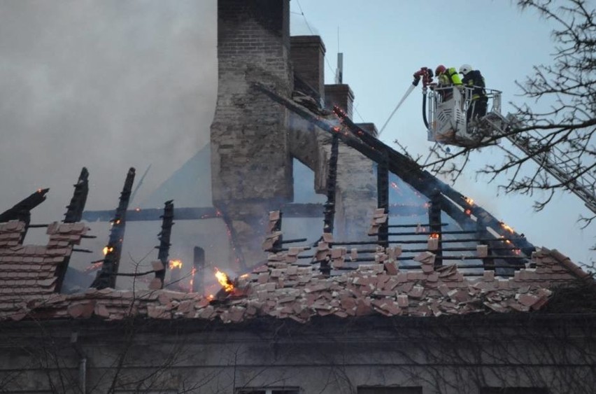 Pożar pałacu w Sieroszowicach