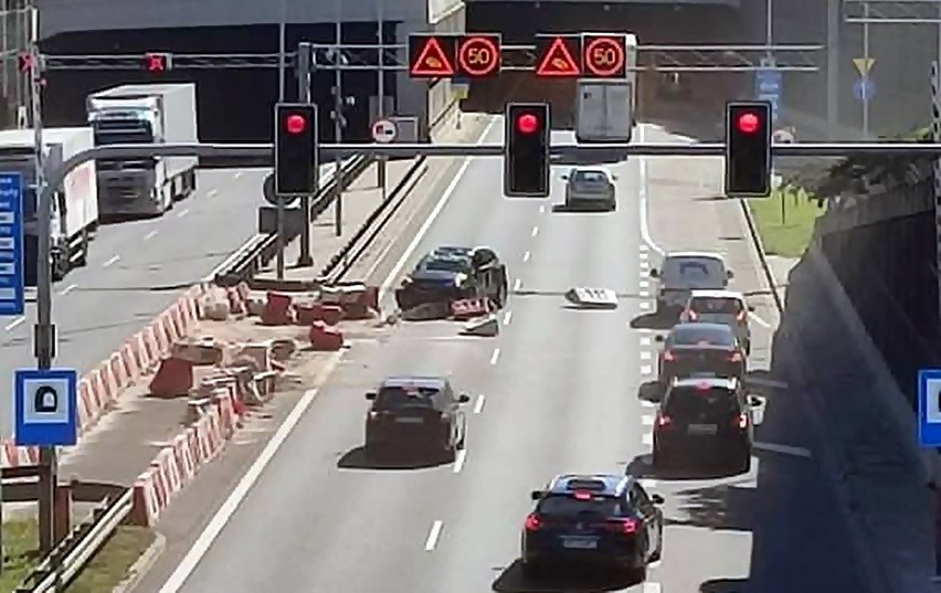 Groźny wypadek na DTŚ przed tunelem w Katowicach zablokował...