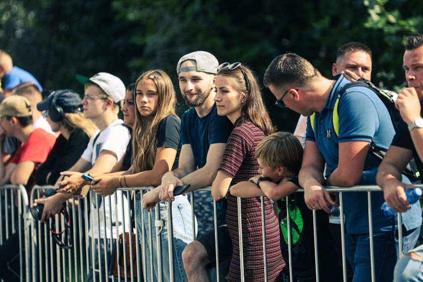 Zobacz kolejne zdjęcia. Przesuwaj zdjęcia w prawo - naciśnij...