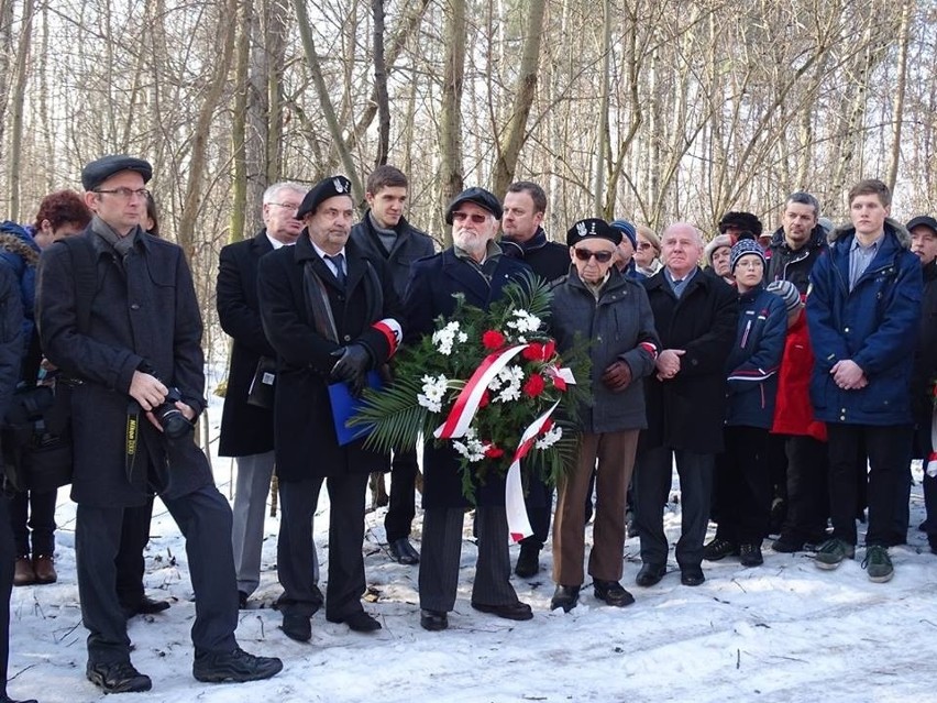 Sosnowiec: W Ostrowach Górniczych uczczono pamięć zamordowanej 70 lat temu rodziny Mackiewiczów FOTO